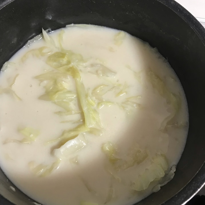 キャベツの豆乳酒粕スープ